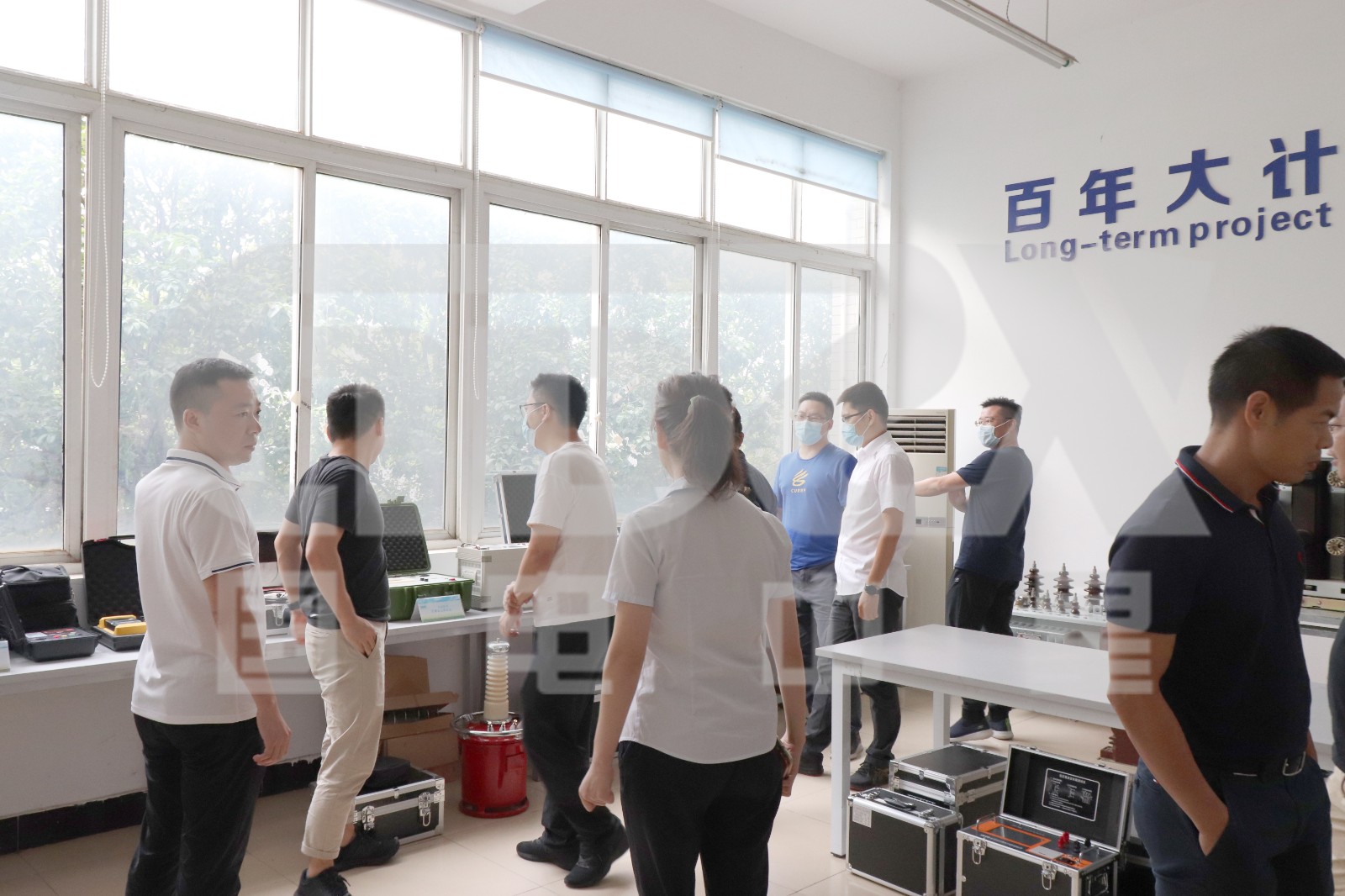 參觀展廳.jpg 參觀展廳.jpg